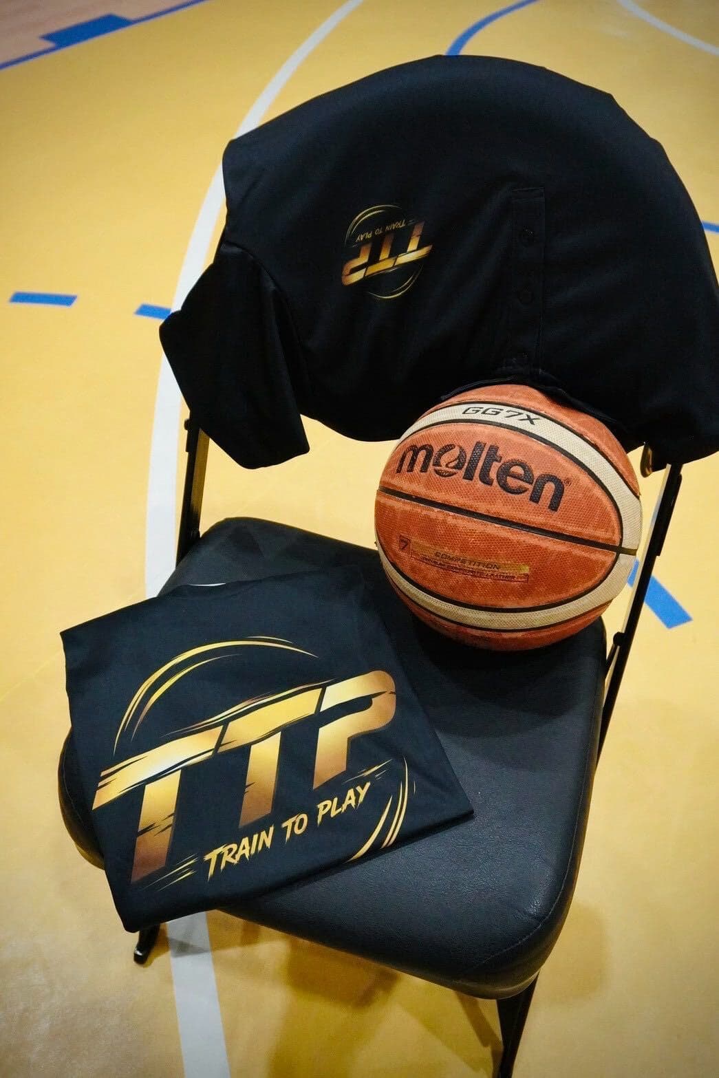 TTP 黑金隊服與比賽用球